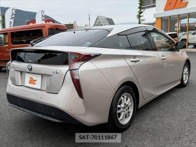 Toyota PRIUS 2017-05 7619279-14