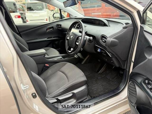 Toyota PRIUS 2017-05 7619279-15