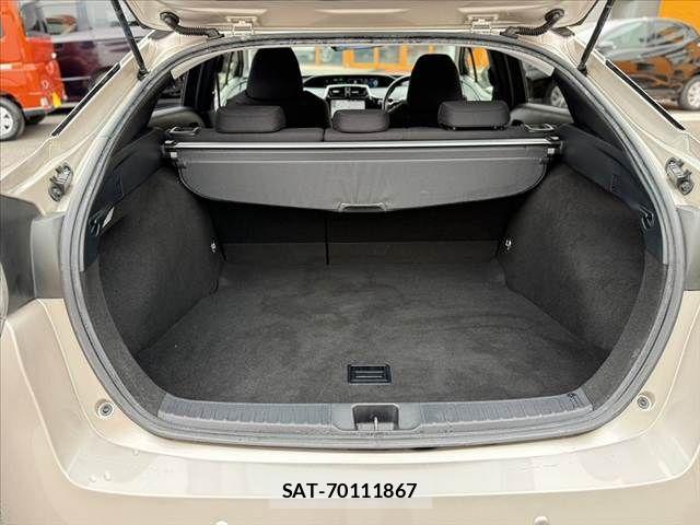 Toyota PRIUS 2017-05 7619279-18
