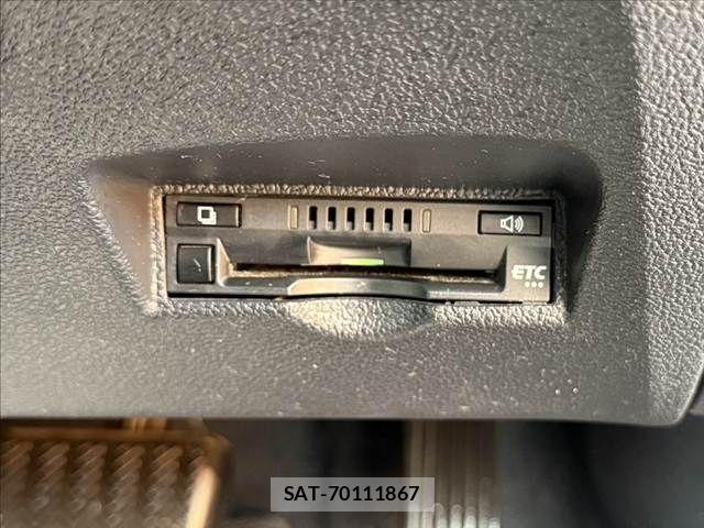 Toyota PRIUS 2017-05 7619279-22
