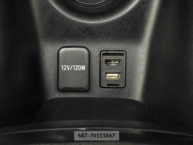 Toyota PRIUS 2017-05 7619279-28
