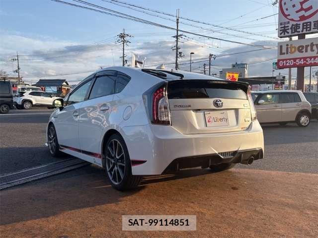 Toyota PRIUS 2014-06 7619298-11