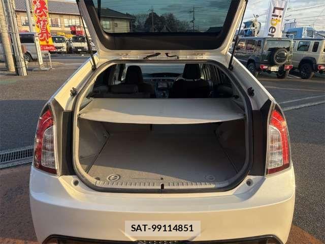 Toyota PRIUS 2014-06 7619298-13