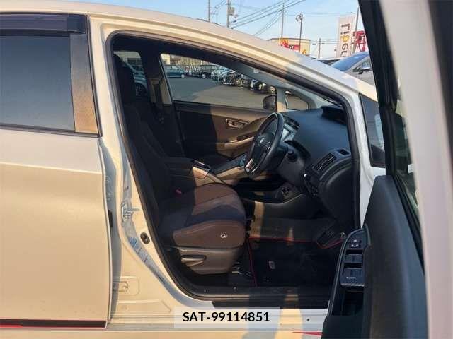 Toyota PRIUS 2014-06 7619298-14