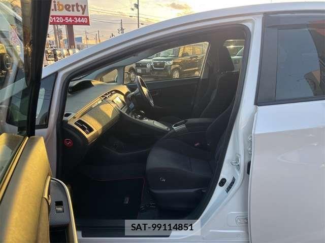 Toyota PRIUS 2014-06 7619298-15