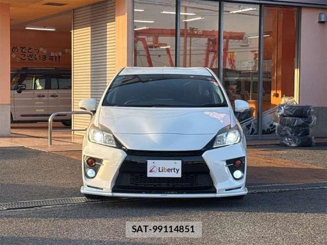Toyota PRIUS 2014-06 7619298-6