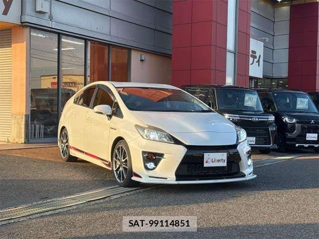 Toyota PRIUS 2014-06 7619298-7