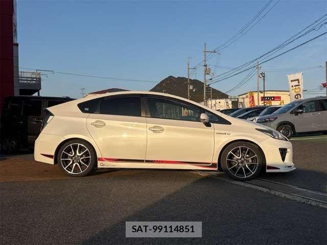 Toyota PRIUS 2014-06 7619298-8
