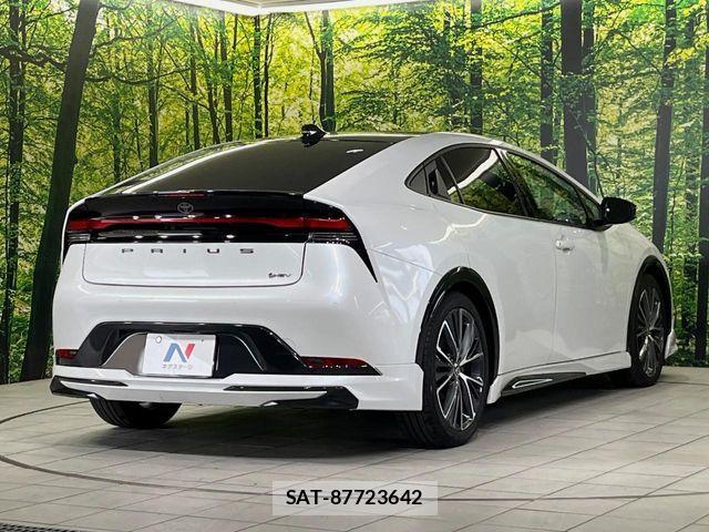Toyota PRIUS 2025-05 7619206-16