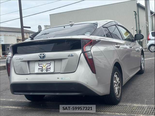 Toyota PRIUS 2017-05 7619272-9