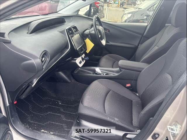Toyota PRIUS 2017-05 7619272-11
