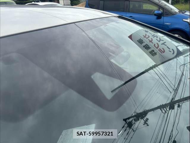 Toyota PRIUS 2017-05 7619272-18