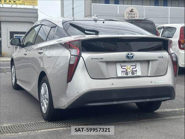 Toyota PRIUS 2017-05 7619272-1