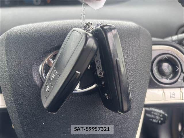 Toyota PRIUS 2017-05 7619272-19