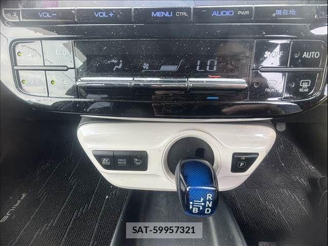 Toyota PRIUS 2017-05 7619272-28