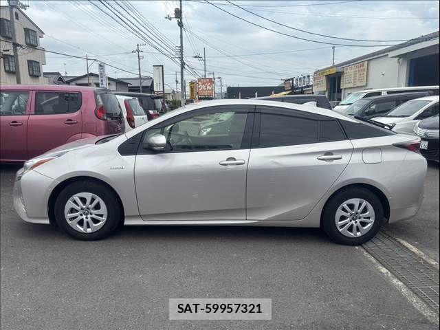 Toyota PRIUS 2017-05 7619272-6