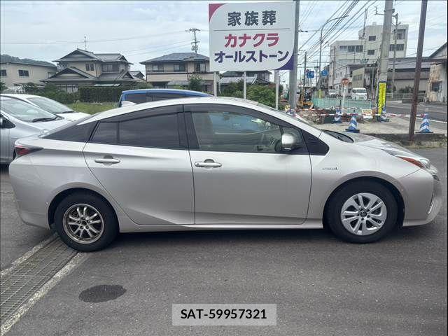 Toyota PRIUS 2017-05 7619272-7
