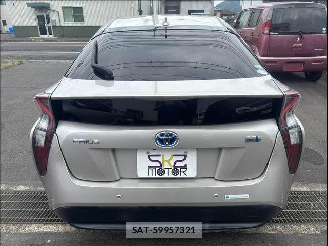 Toyota PRIUS 2017-05 7619272-8