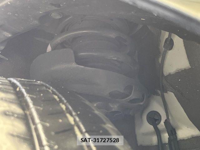 Toyota PRIUS 2023-05 7619212-19