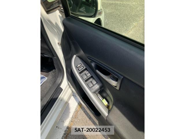 Toyota PRIUS 2015-09 7619305-11