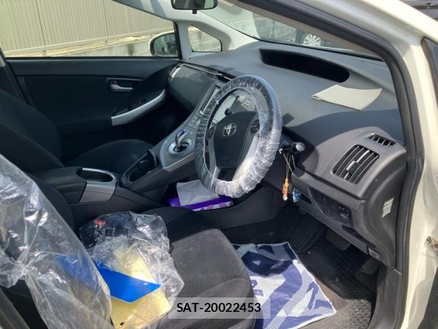 Toyota PRIUS 2015-09 7619305-12