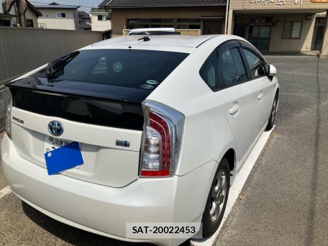 Toyota PRIUS 2015-09 7619305-1