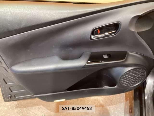 Toyota PRIUS 2019-04 7619254-14