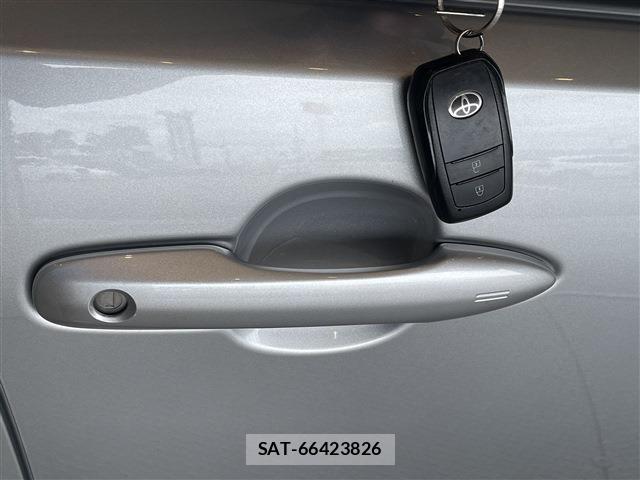Toyota PRIUS 2023-10 7619241-10