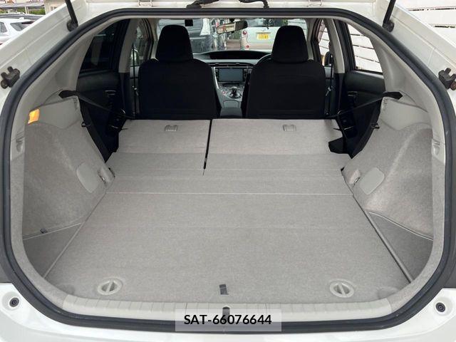 Toyota PRIUS 2014-08 7619276-10