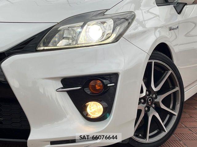 Toyota PRIUS 2014-08 7619276-11