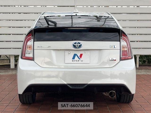 Toyota PRIUS 2014-08 7619276-14