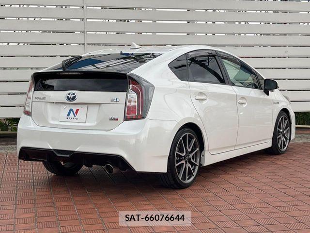 Toyota PRIUS 2014-08 7619276-16