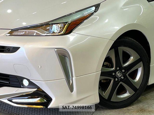 Toyota PRIUS 2021-08 7619246-11