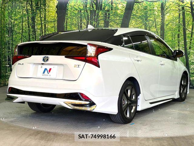 Toyota PRIUS 2021-08 7619246-16