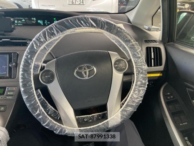 Toyota PRIUS 2013-10 7619311-12