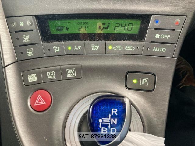 Toyota PRIUS 2013-10 7619311-16