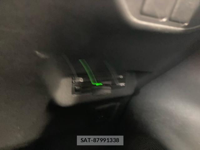 Toyota PRIUS 2013-10 7619311-17