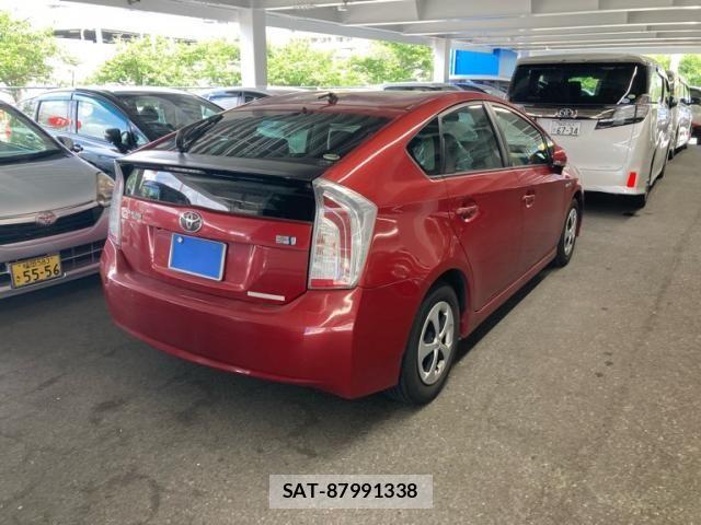 Toyota PRIUS 2013-10 7619311-2
