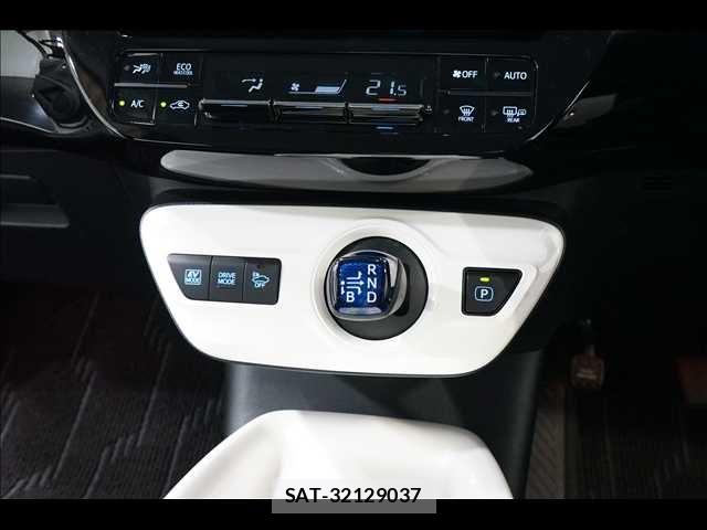 Toyota PRIUS 2016-08 7619255-11