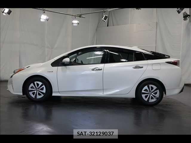 Toyota PRIUS 2016-08 7619255-14