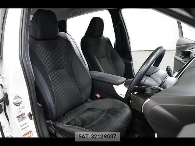 Toyota PRIUS 2016-08 7619255-16
