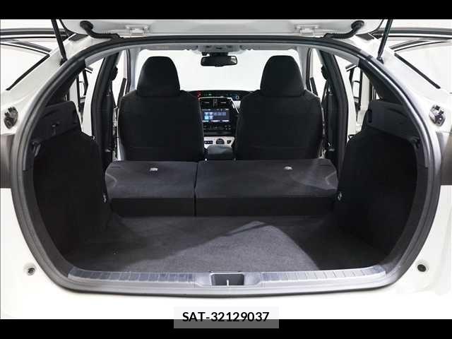 Toyota PRIUS 2016-08 7619255-18