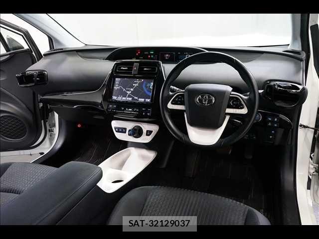 Toyota PRIUS 2016-08 7619255-1