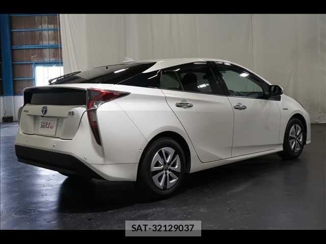 Toyota PRIUS 2016-08 7619255-8