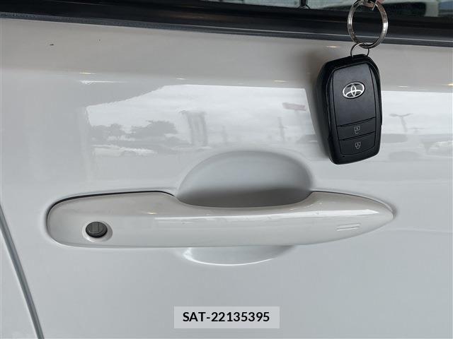 Toyota PRIUS 2023-11 7619242-11