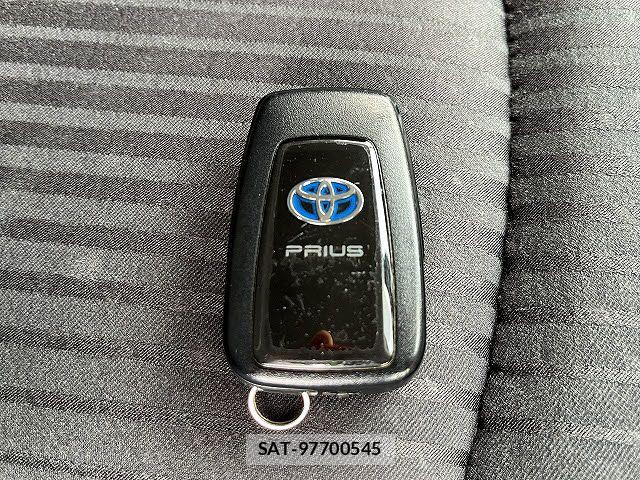 Toyota PRIUS 2016-12 7619257-25