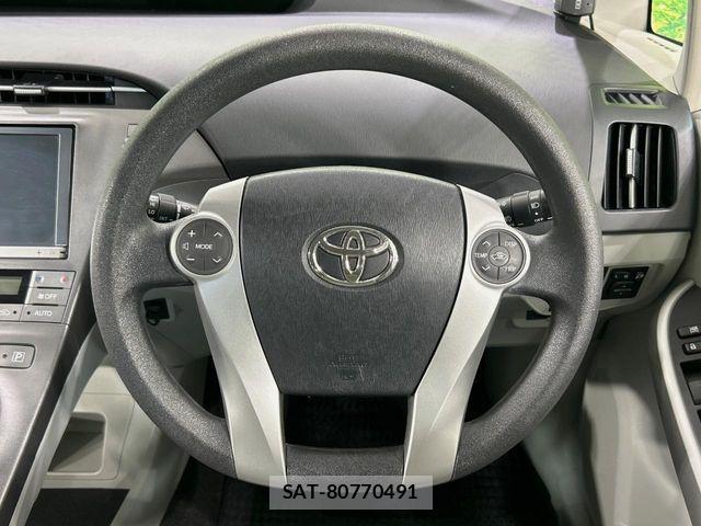 Toyota PRIUS 2013-11 7619292-10
