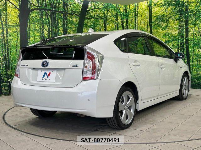 Toyota PRIUS 2013-11 7619292-16