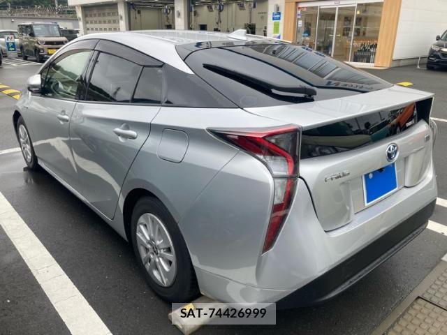 Toyota PRIUS 2016-04 7619304-9