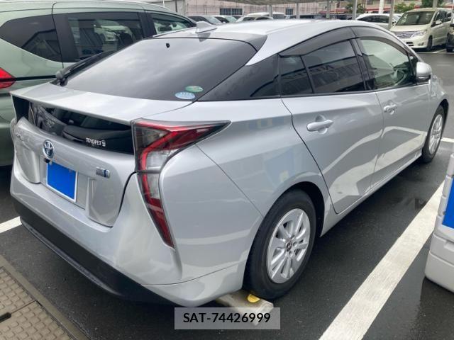 Toyota PRIUS 2016-04 7619304-10
